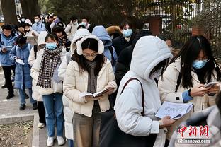 迷弟真的多！阿森纳前锋马丁内利训练中打出世界波后模仿C罗庆祝：Siu！